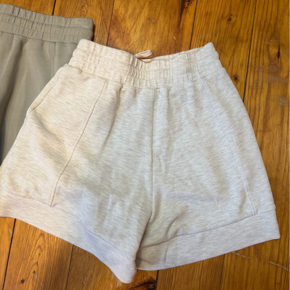 3 Pairs of Varley Shorts - Picture 6 of 10